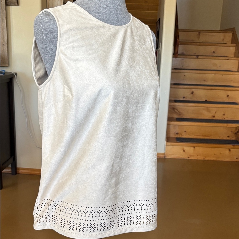 Lila Rose Cream Laser-Cut Hem Sleeveless Tank